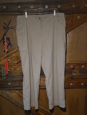 IWomen's Stretch Cargo Trousers in Light Khaki
